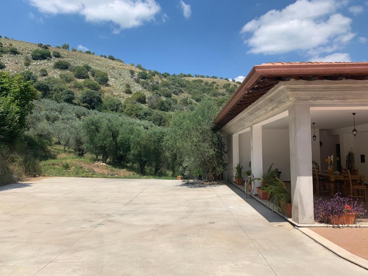 אנגני Agriturismo Torre Ercolana מראה חיצוני תמונה